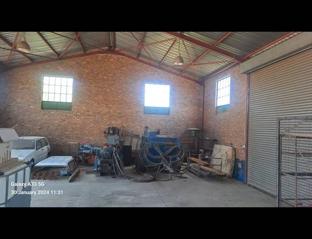 INDUSTRIAL PROPERTY TO RENT IN LAEZONIA